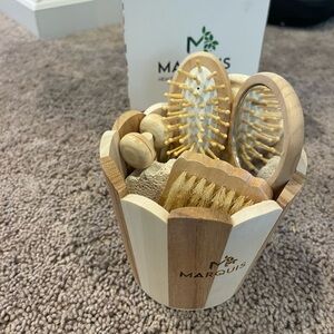 Marquise Natural Wood Grooming Set